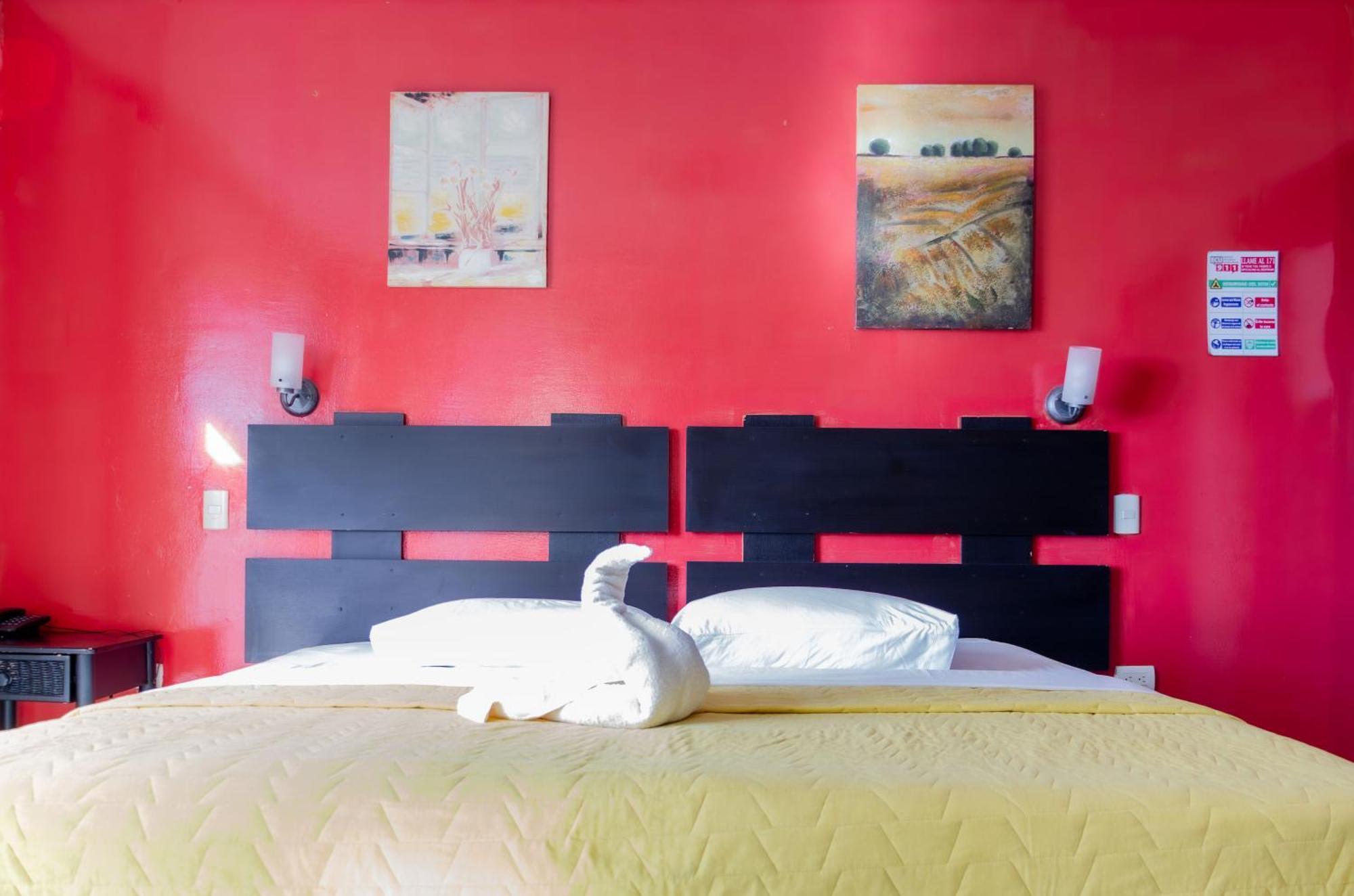 Hostal Antares Манта Екстериор снимка