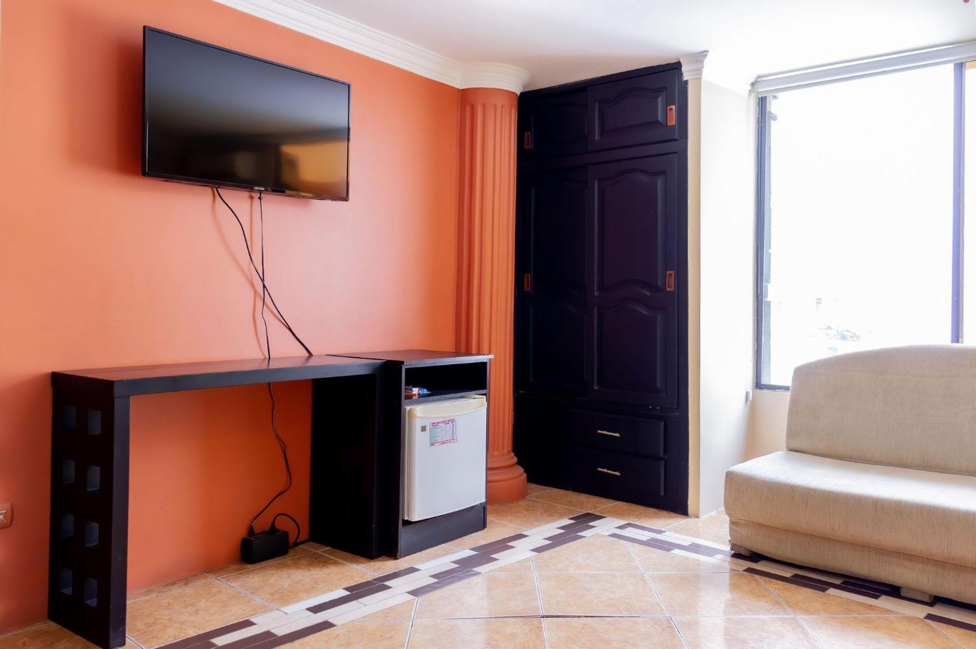 Hostal Antares Манта Екстериор снимка