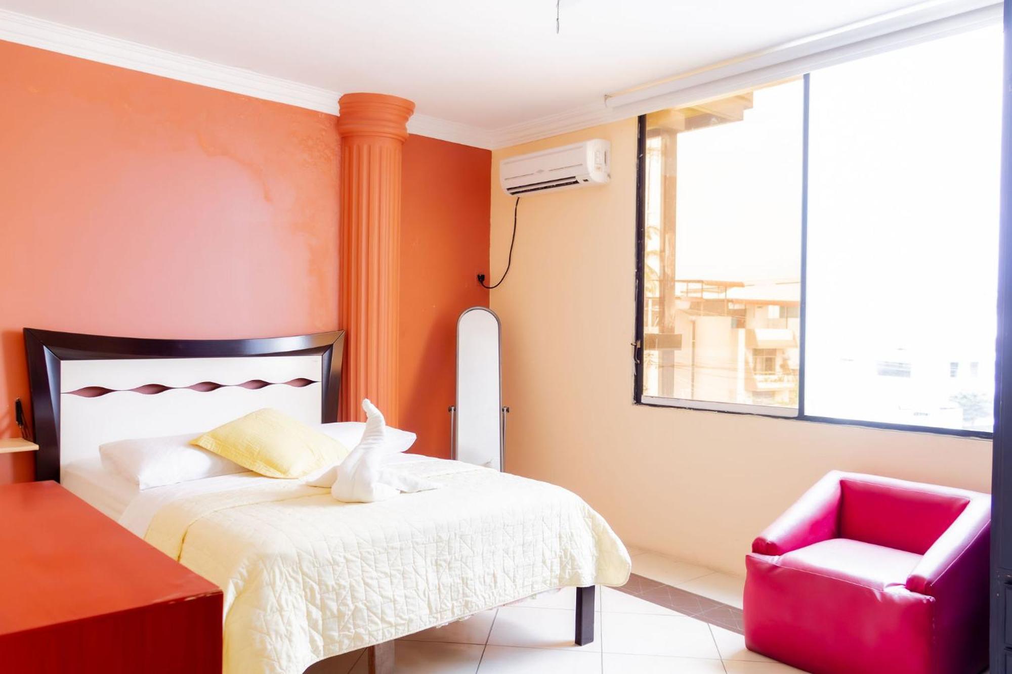 Hostal Antares Манта Екстериор снимка