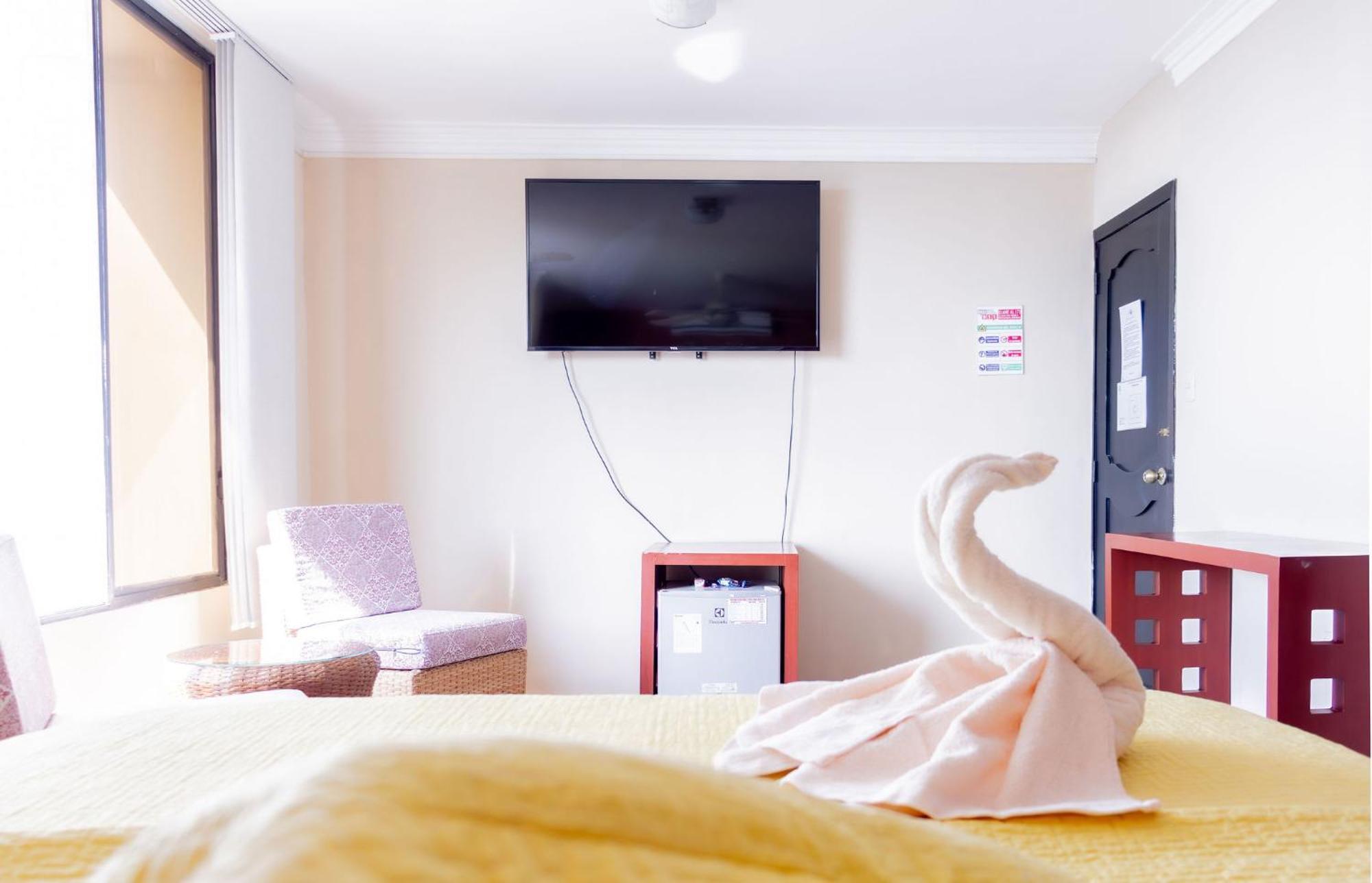 Hostal Antares Манта Екстериор снимка