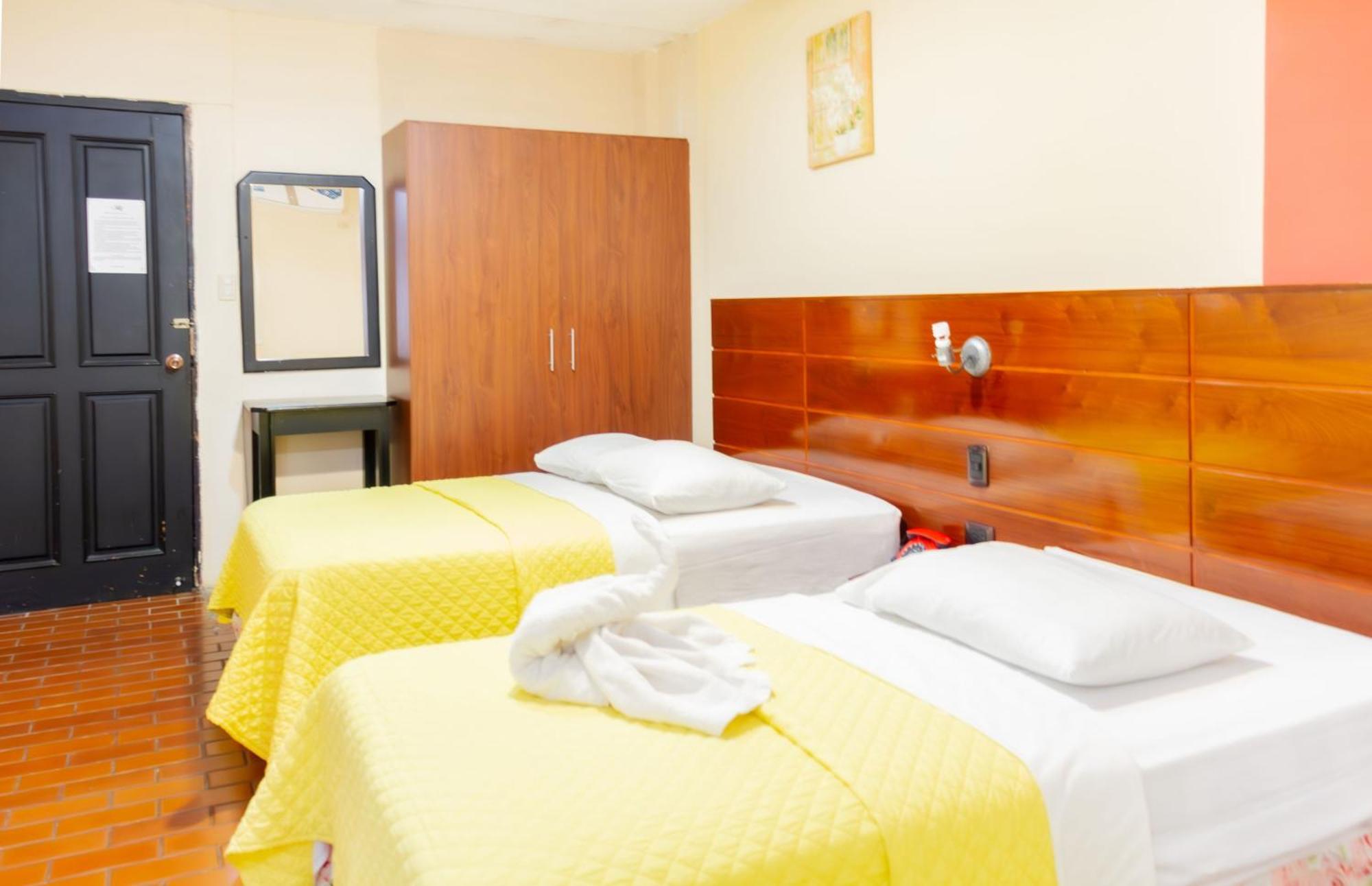 Hostal Antares Манта Екстериор снимка