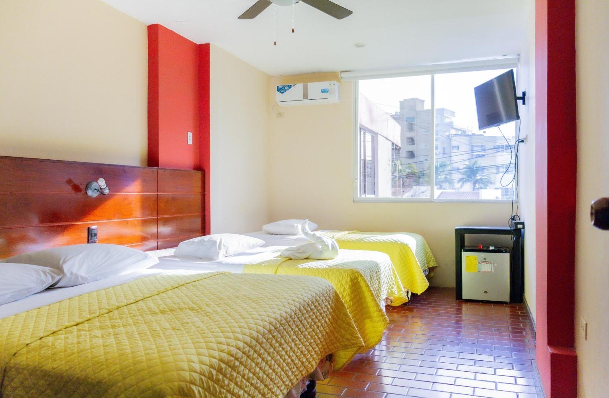 Hostal Antares Манта Екстериор снимка