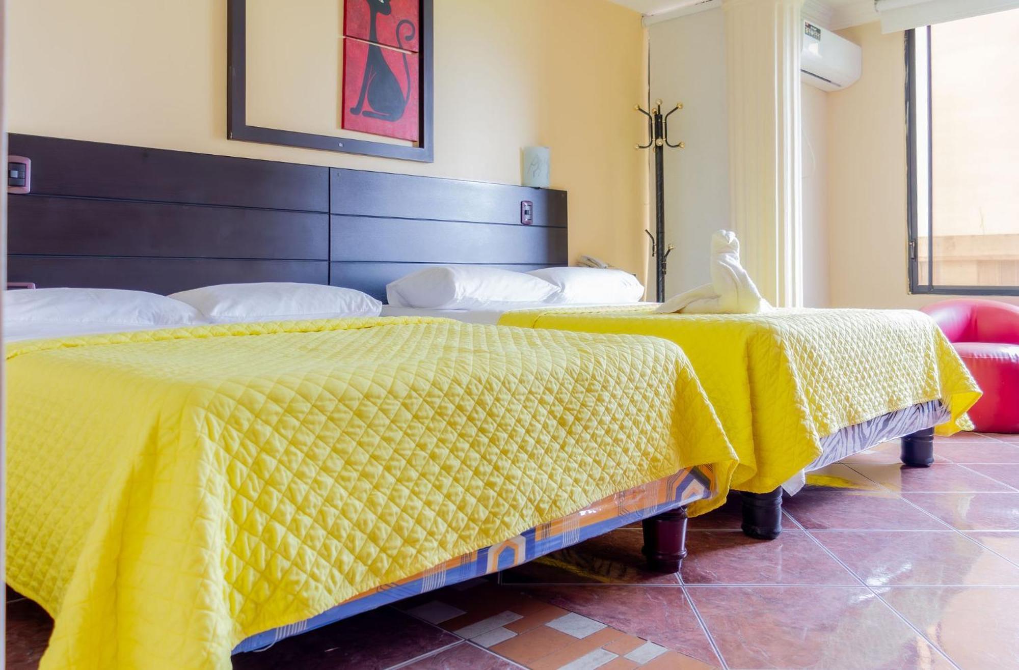 Hostal Antares Манта Екстериор снимка