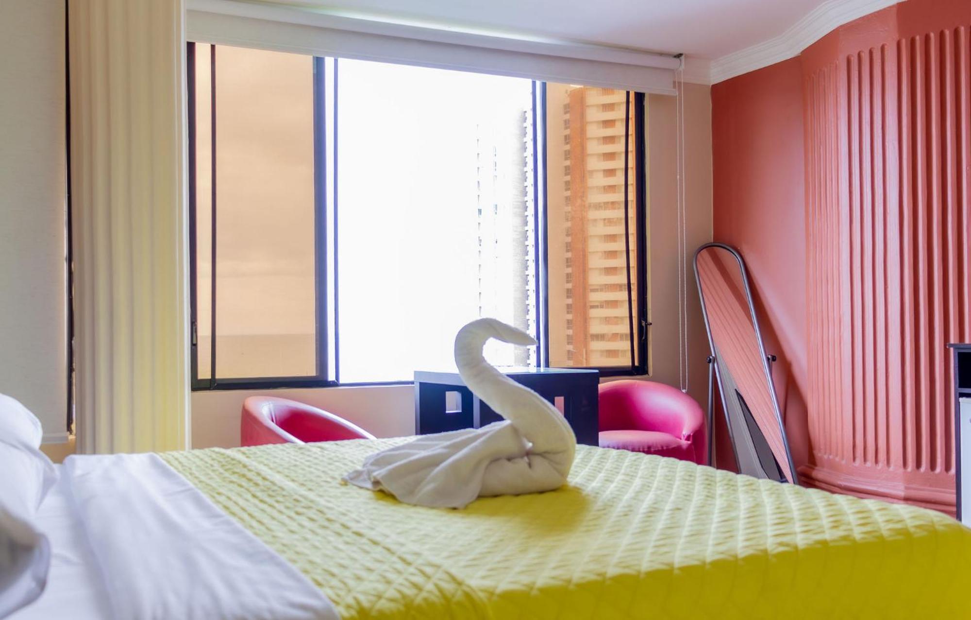 Hostal Antares Манта Екстериор снимка