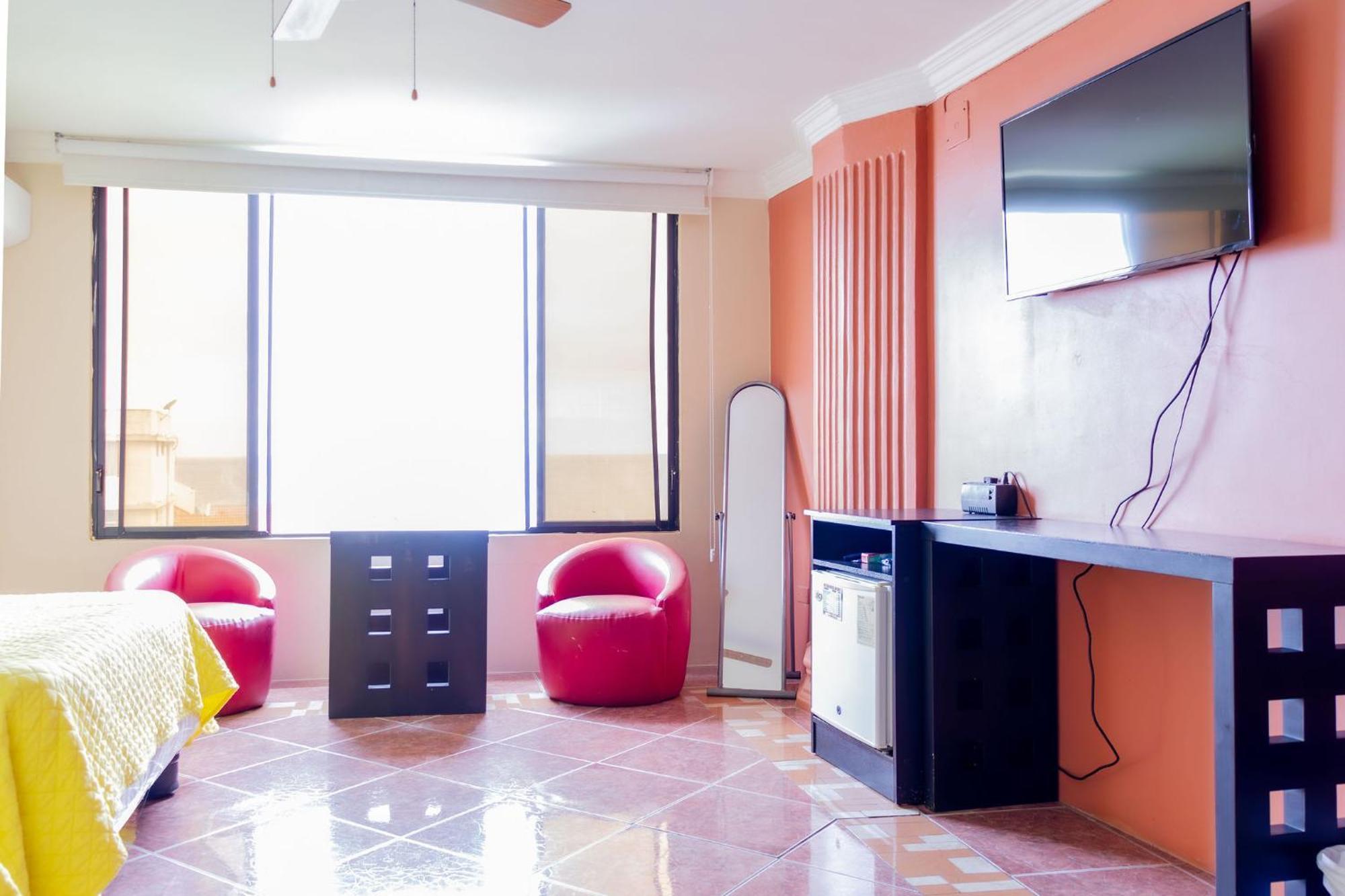 Hostal Antares Манта Екстериор снимка