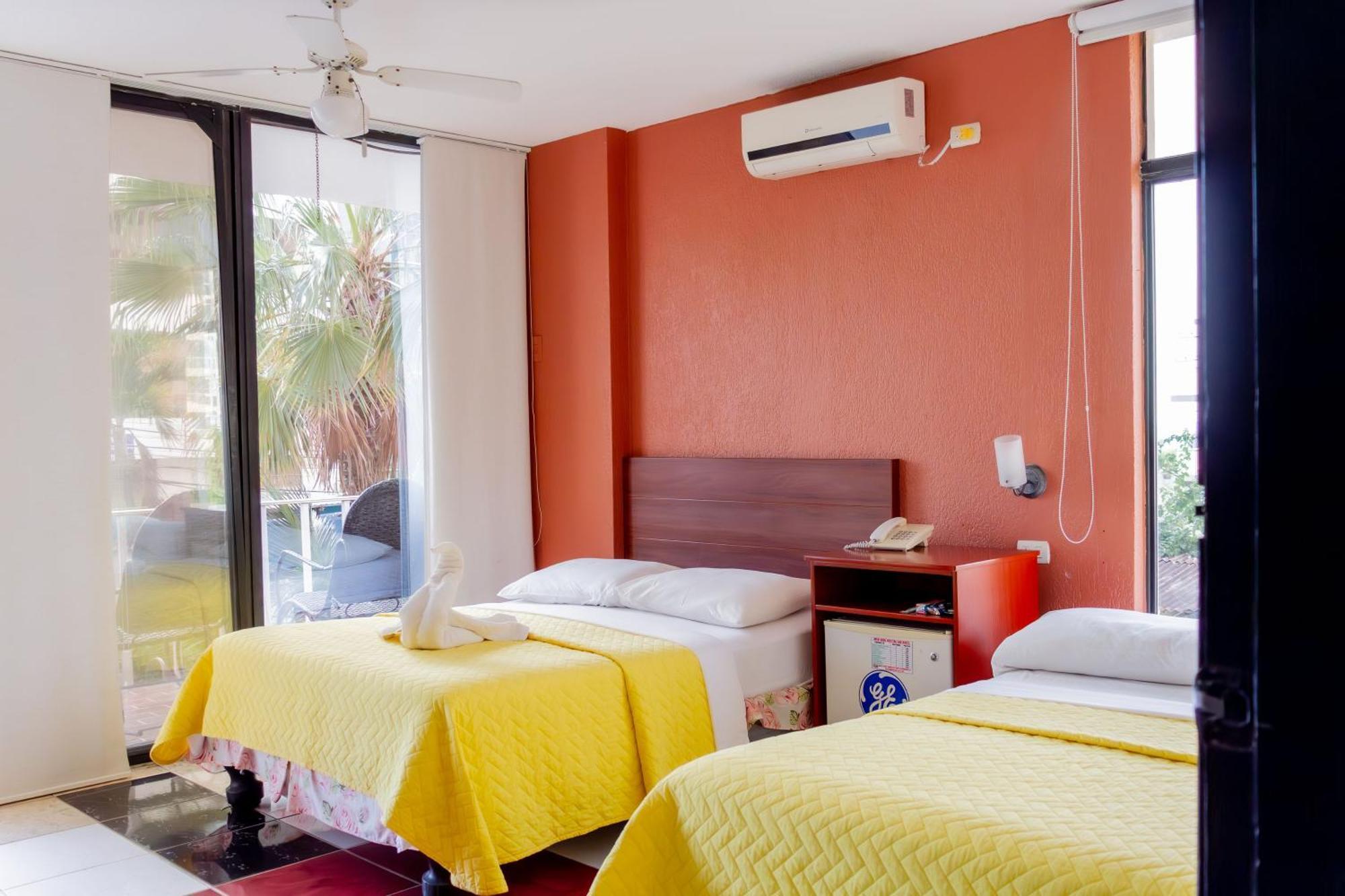 Hostal Antares Манта Екстериор снимка