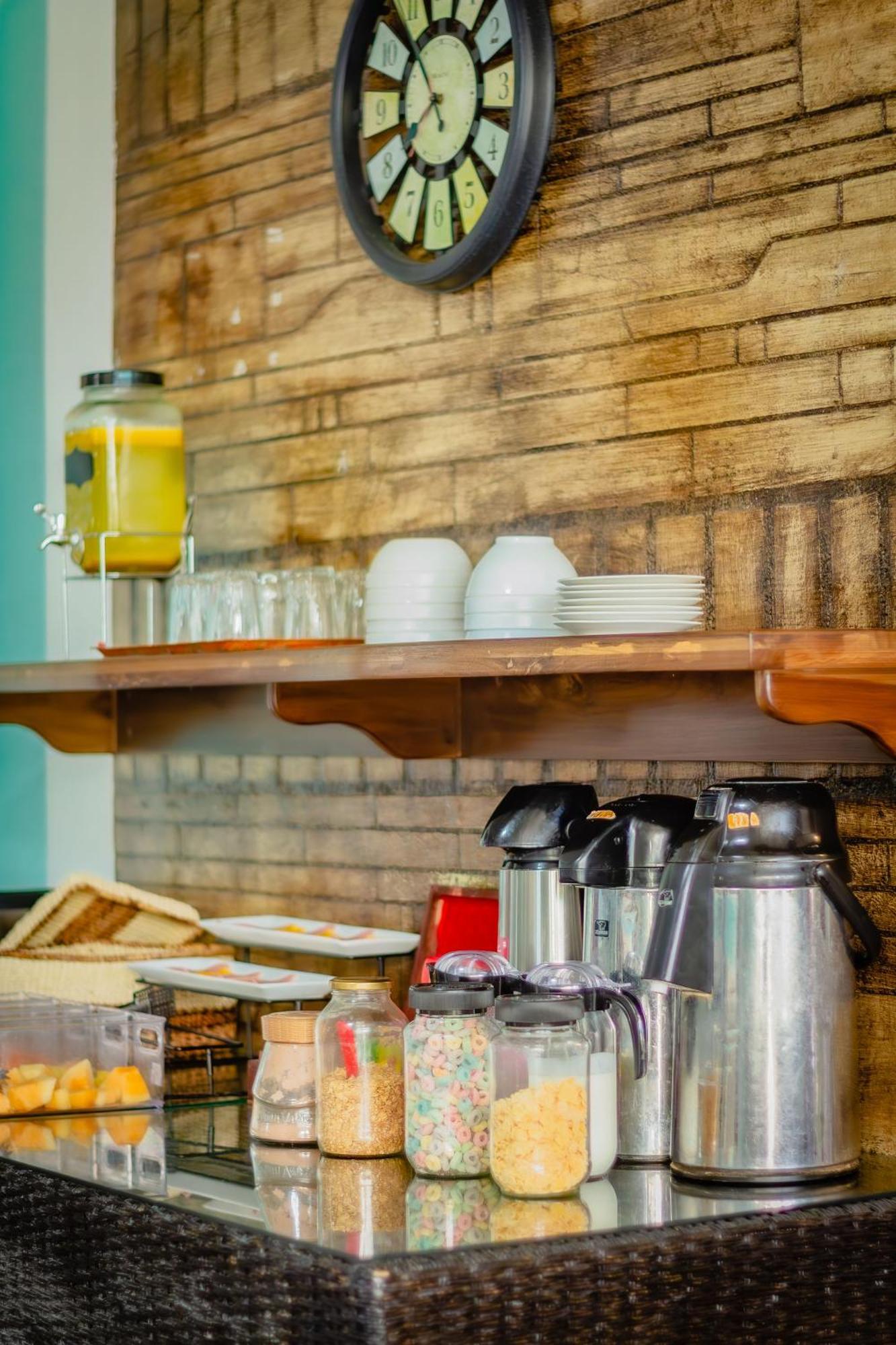 Hostal Antares Манта Екстериор снимка
